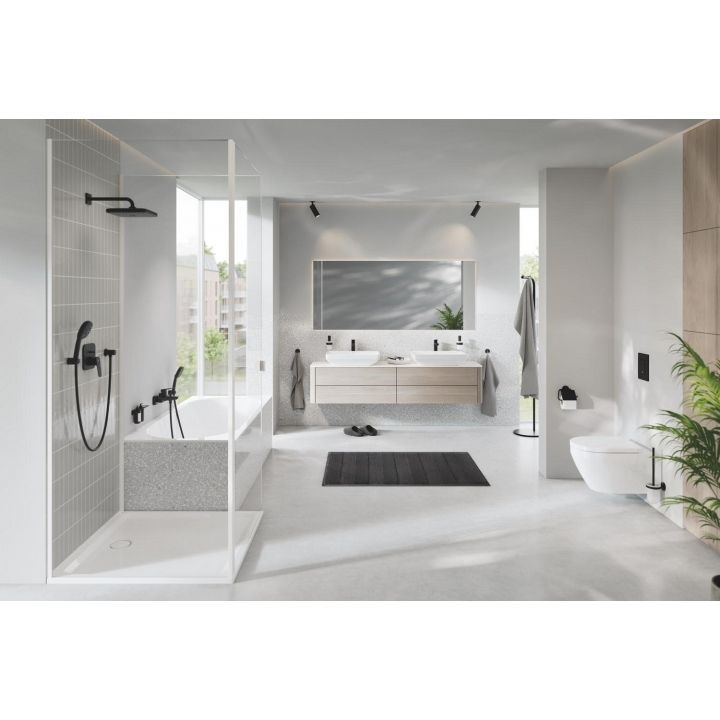Смеситель для ванны с душем Grohe Cubeo чёрный матовый (1018142430) 1018142430 &mdash; фото в Esantehnika