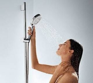 Душевой гарнитур Hansgrohe Croma Select S Vario со штангой 65 см и мыльницей (цвет - хром/белый) 26566400 26566400 &mdash; фото в Esantehnika