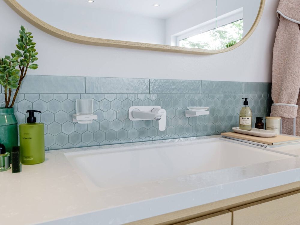 Склянка для зубних щіток, підвісна Hansgrohe AddStoris, білий матовий/скло матове 41749700 41749700 &mdash; фото в Esantehnika