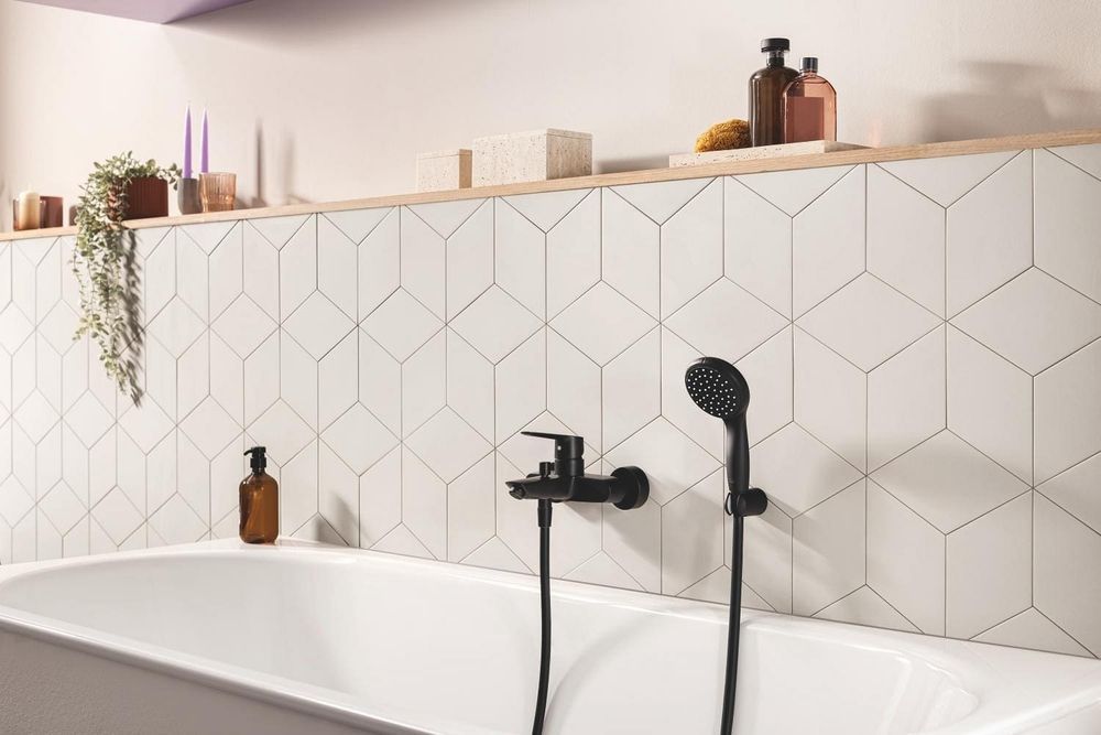 Змішувач для ванни Grohe Start QuickFix чорний матовий UA30330701 з душовим гарнітуром UA30330701 &mdash; фото в Esantehnika