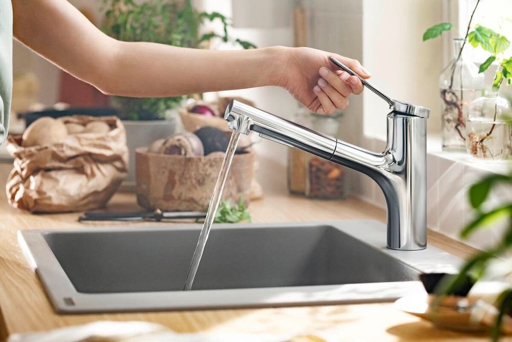 Кухонный смеситель, с вытяжным душем, 2 вида струи, sBox lite Hansgrohe Zesis M33 (цвет - хром) 74803000 74803000 &mdash; фото в Esantehnika