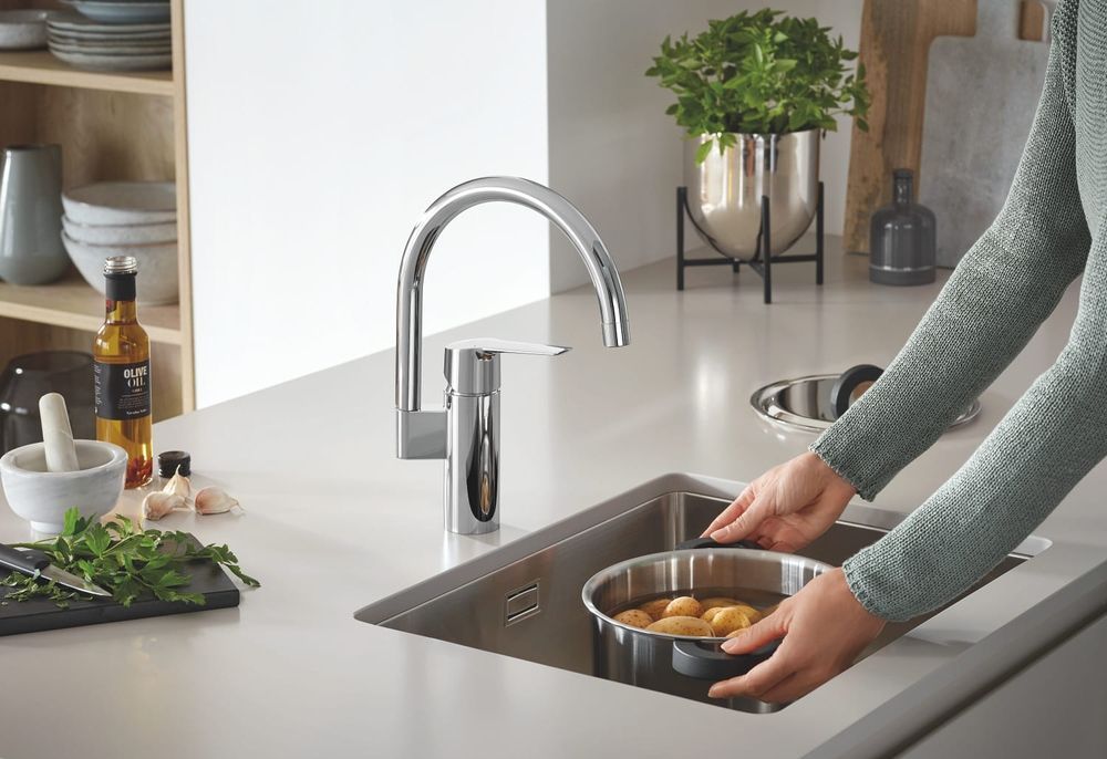 Мийка кухонна Kroner KRP Geb&uuml;rstet-6050HM + Змішувач для кухні Grohe QuickFix Start хром 30469000 CV027237+30469000 &mdash; фото в Esantehnika
